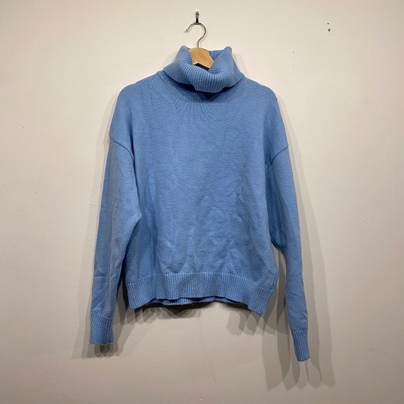 Edikted Isabelle Oversized Turtle Neck Sweater in Light Blue Size M/L - Picture 2 of 4